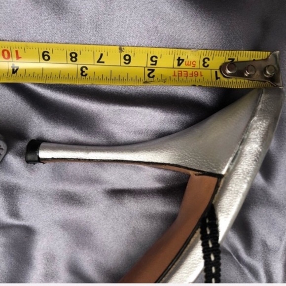 Neiman Marcus 95th anniversary Prada silver metallic and black floral heels - Picture 7 of 9